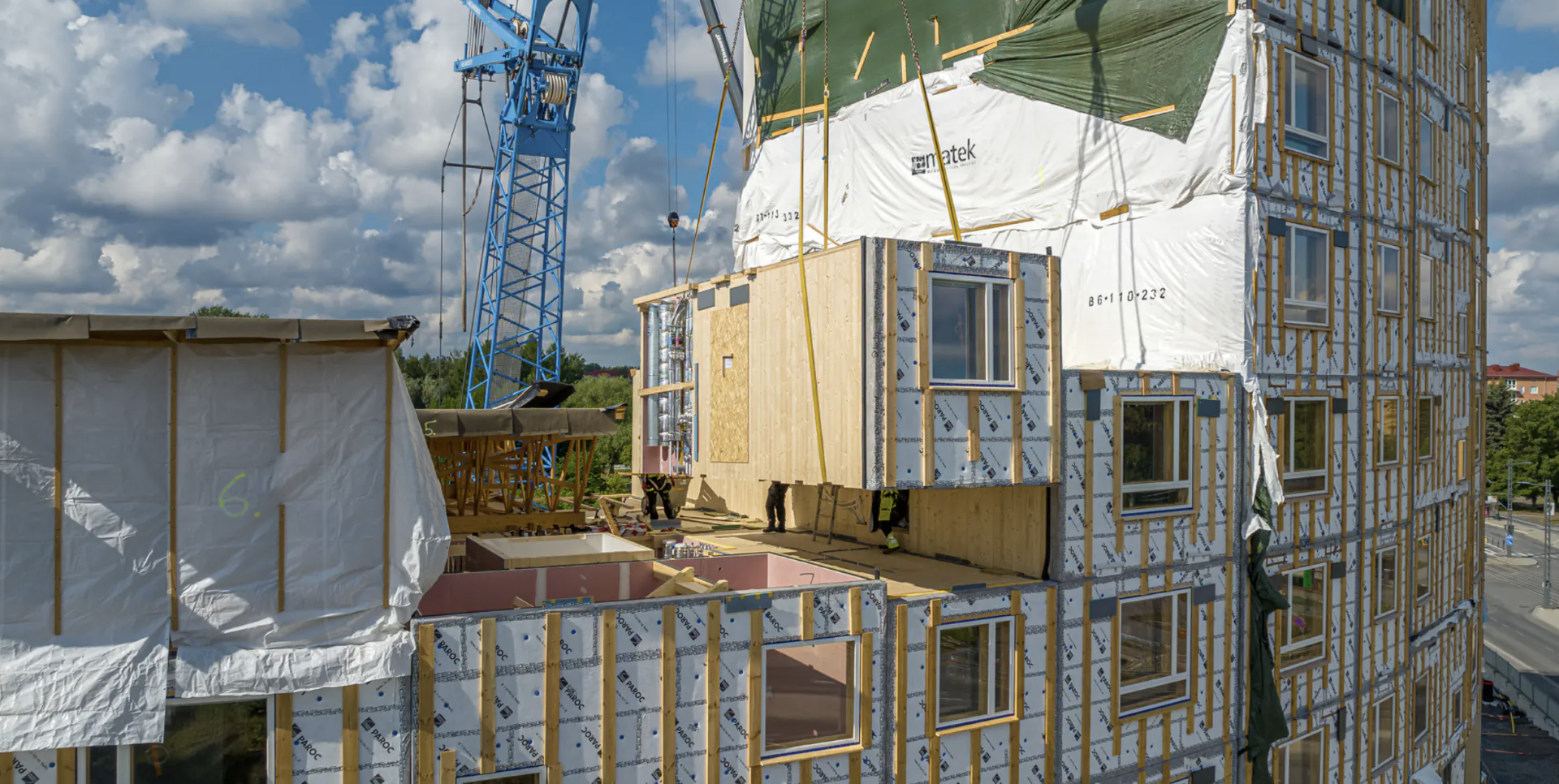 Moduulien asennus työmaalla