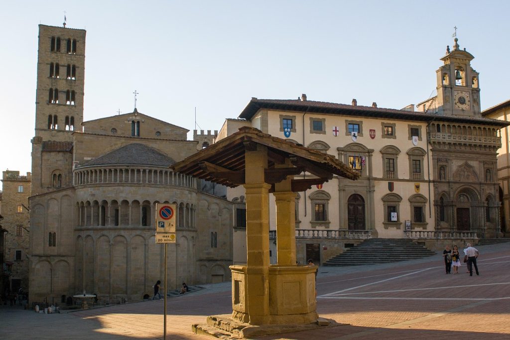 Arezzo Piazza Grande antiikkitorin aikaan