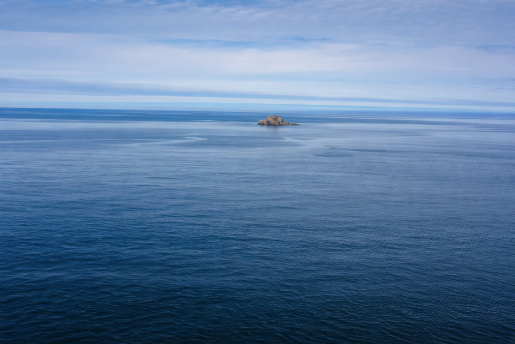 Kirjeitä veden äärellä-vastaanottamaton kirje 1 Avoin veden pinta ilman horisonttia,vapaa,kevyt näkymä